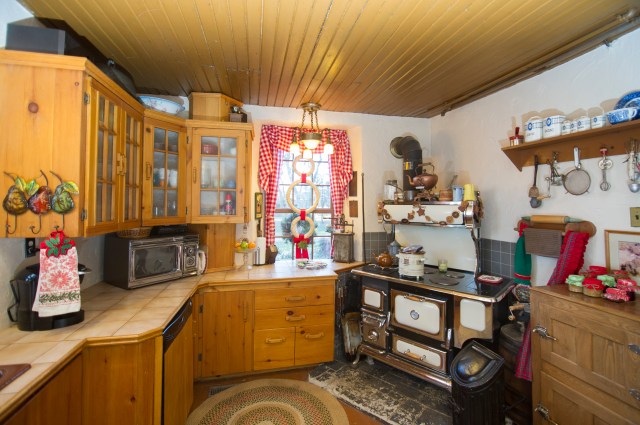 Manitoba heritage room kitchen.